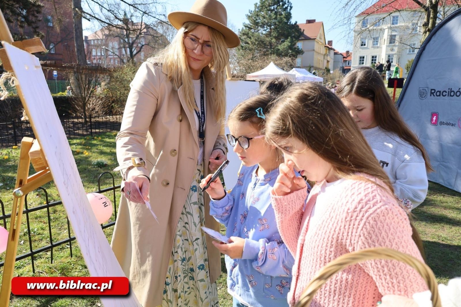 Zdjęcie w galerii na portalu naszraciborz.pl: Witaj wiosno! Biblioteka na Pikniku w Ogródku Jordanowskim wiadomości z regionu