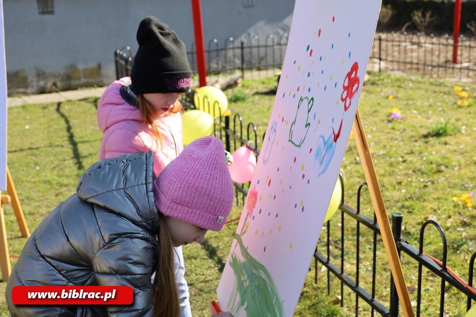 Zdjęcie w galerii na portalu naszraciborz.pl: Witaj wiosno! Biblioteka na Pikniku w Ogródku Jordanowskim wiadomości z regionu
