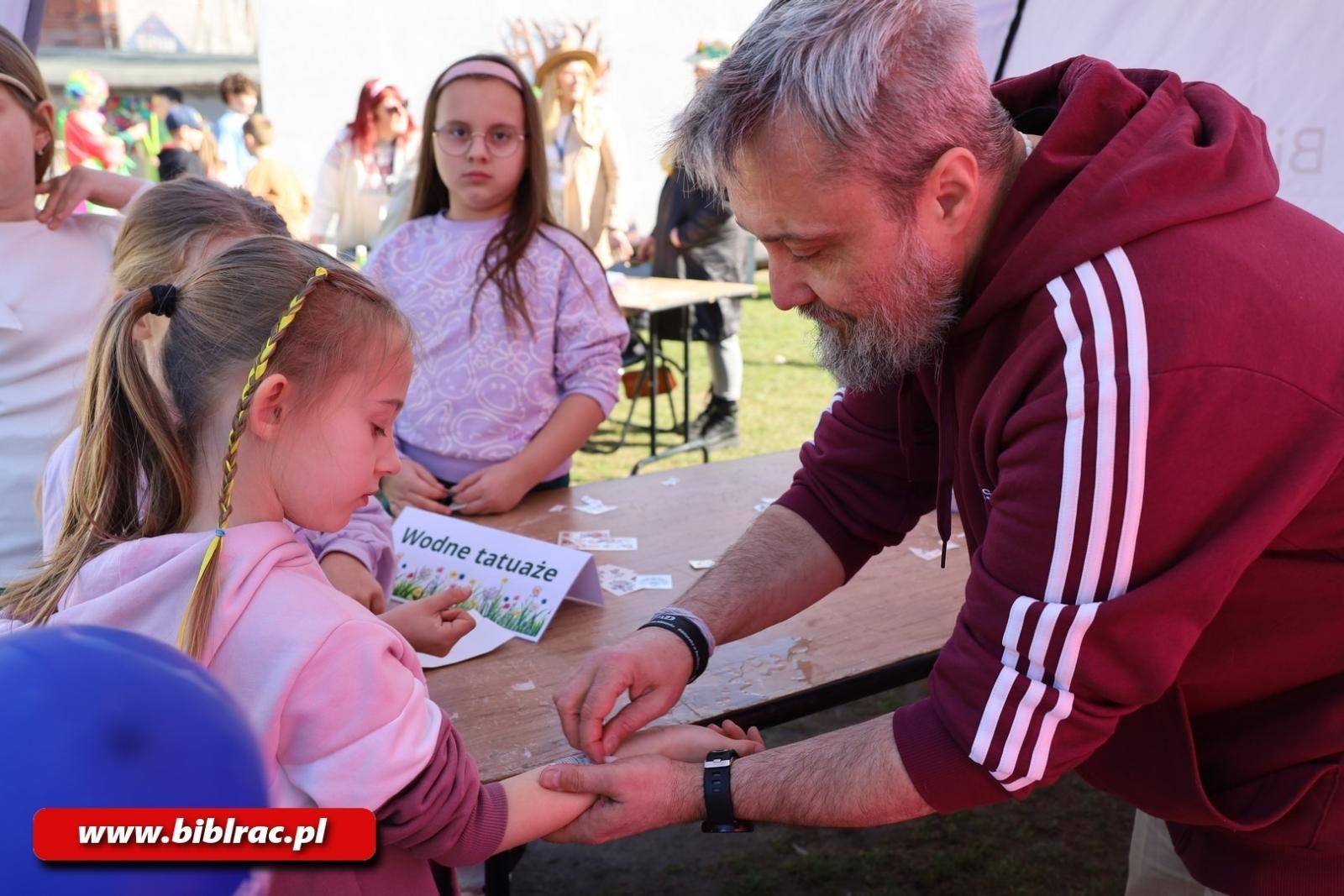 Zdjęcie w galerii na portalu naszraciborz.pl: Witaj wiosno! Biblioteka na Pikniku w Ogródku Jordanowskim wiadomości z regionu