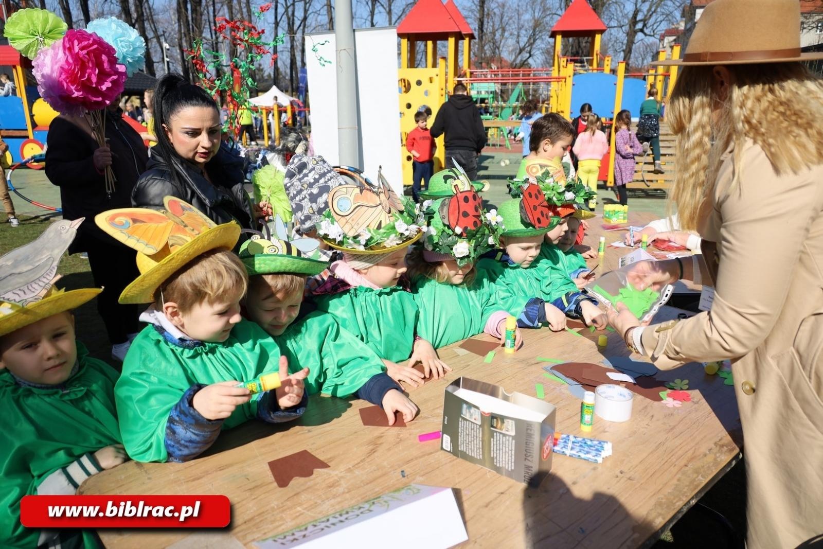 Zdjęcie w galerii na portalu naszraciborz.pl: Witaj wiosno! Biblioteka na Pikniku w Ogródku Jordanowskim wiadomości z regionu