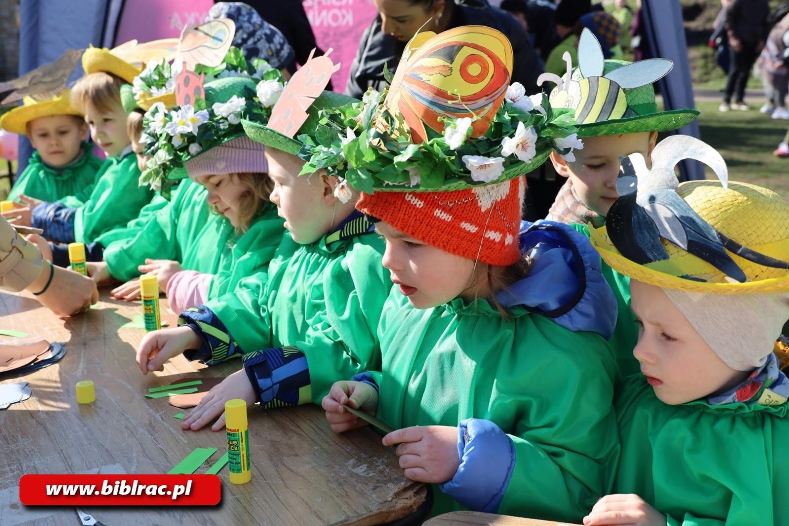 Zdjęcie w galerii na portalu naszraciborz.pl: Witaj wiosno! Biblioteka na Pikniku w Ogródku Jordanowskim wiadomości z regionu