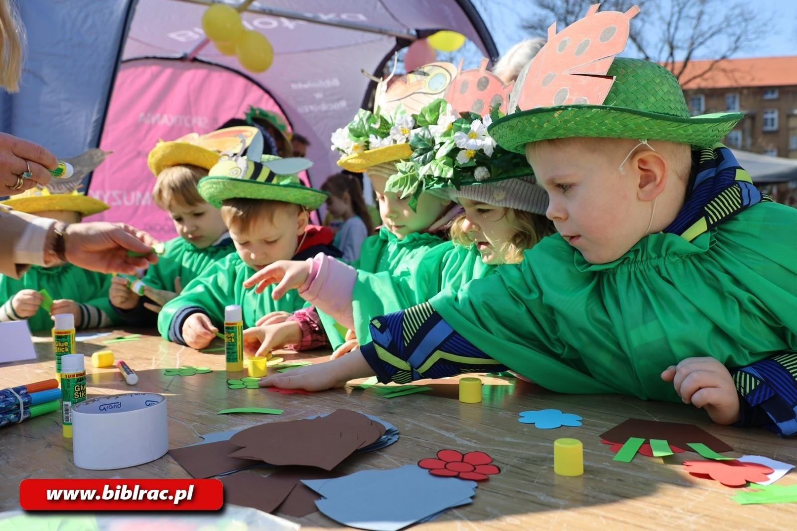 Zdjęcie w galerii na portalu naszraciborz.pl: Witaj wiosno! Biblioteka na Pikniku w Ogródku Jordanowskim wiadomości z regionu