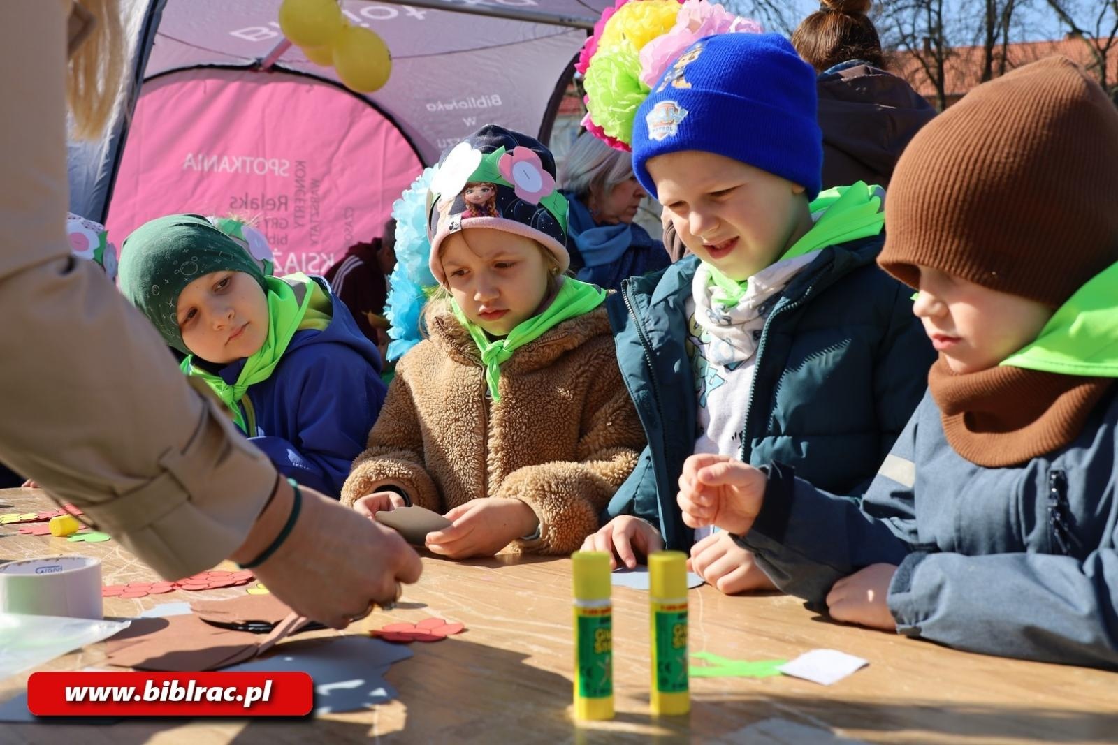 Zdjęcie w galerii na portalu naszraciborz.pl: Witaj wiosno! Biblioteka na Pikniku w Ogródku Jordanowskim wiadomości z regionu