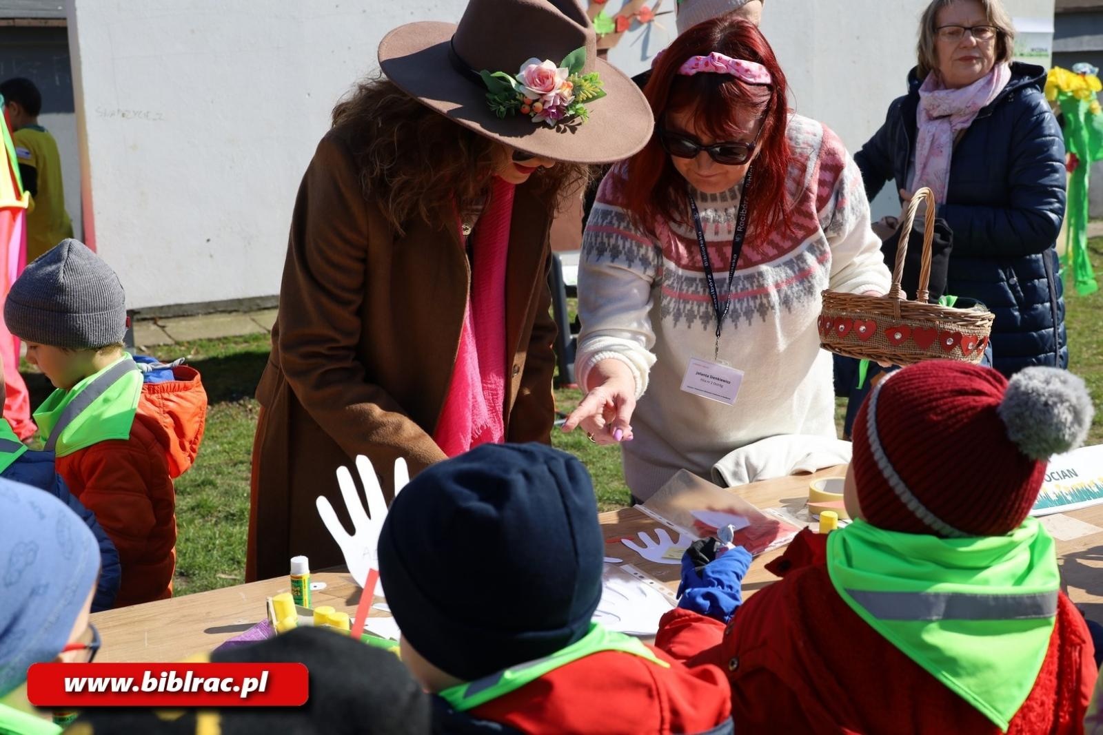 Zdjęcie w galerii na portalu naszraciborz.pl: Witaj wiosno! Biblioteka na Pikniku w Ogródku Jordanowskim wiadomości z regionu