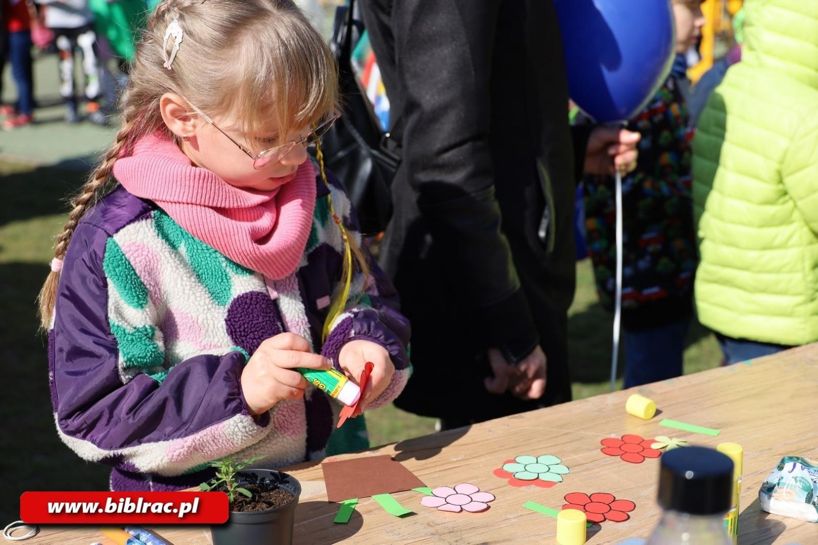 Zdjęcie w galerii na portalu naszraciborz.pl: Witaj wiosno! Biblioteka na Pikniku w Ogródku Jordanowskim wiadomości z regionu