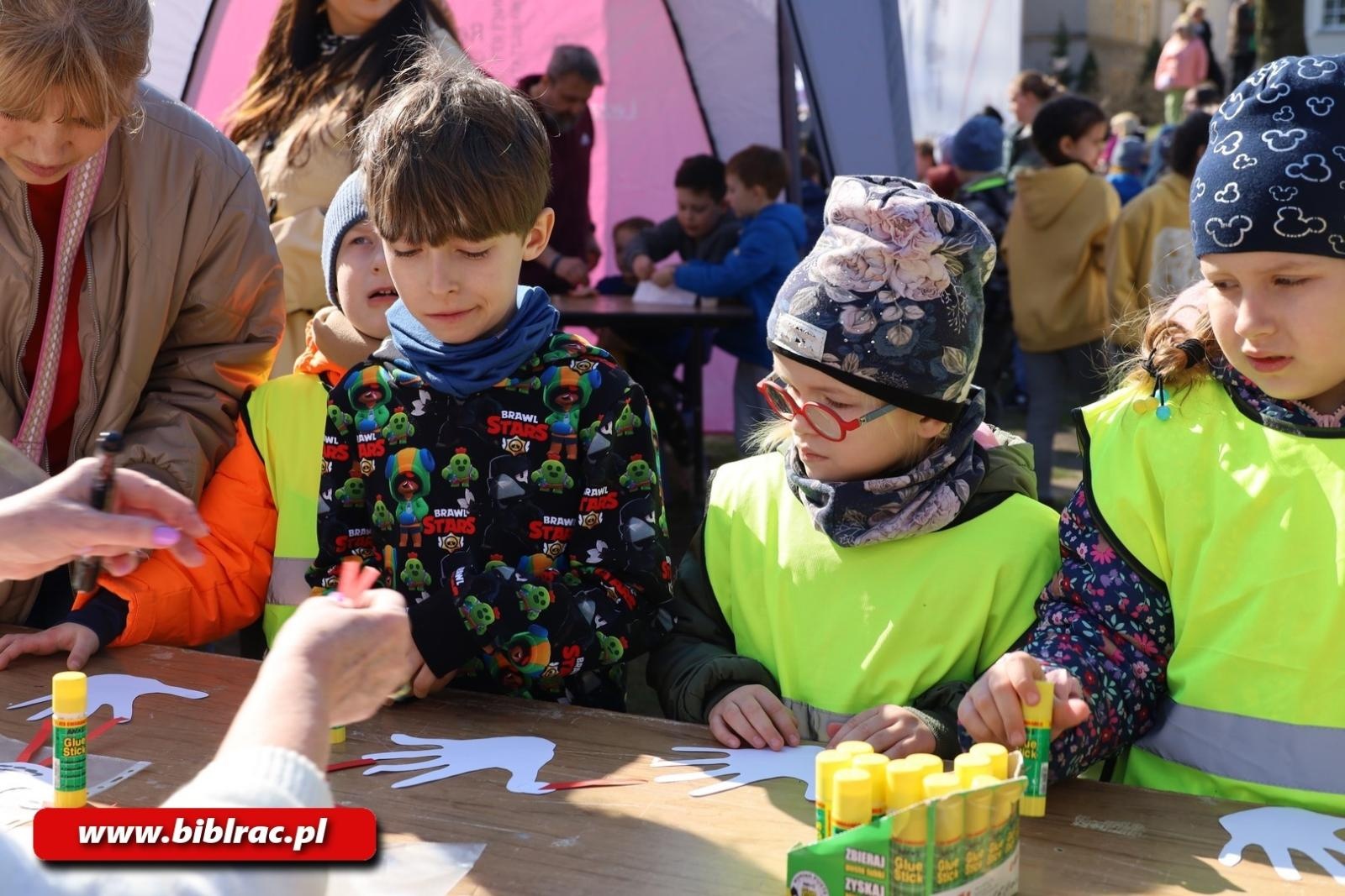 Zdjęcie w galerii na portalu naszraciborz.pl: Witaj wiosno! Biblioteka na Pikniku w Ogródku Jordanowskim wiadomości z regionu