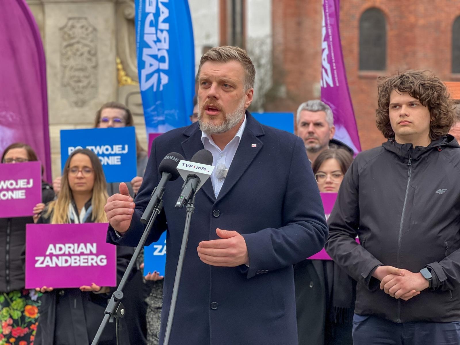 Zdjęcie w galerii na portalu naszraciborz.pl: Adrian Zandberg w Raciborzu. Mówił o Rafako i języku śląskim [FOTO i WIDEO] wiadomości z regionu
