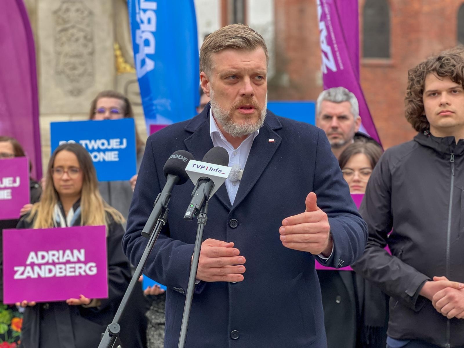 Zdjęcie w galerii na portalu naszraciborz.pl: Adrian Zandberg w Raciborzu. Mówił o Rafako i języku śląskim [FOTO i WIDEO] wiadomości z regionu