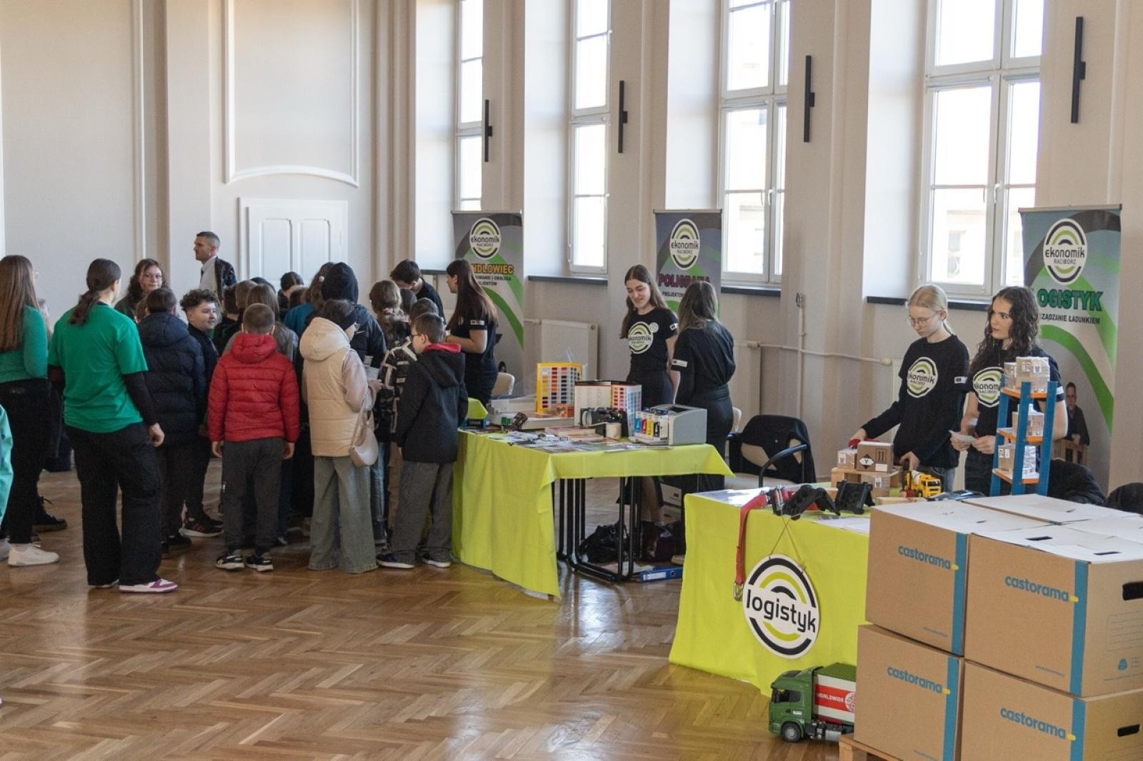 Zdjęcie w galerii na portalu naszraciborz.pl: Wagary z Ekonomikiem – kreatywne powitanie wiosny wiadomości z regionu