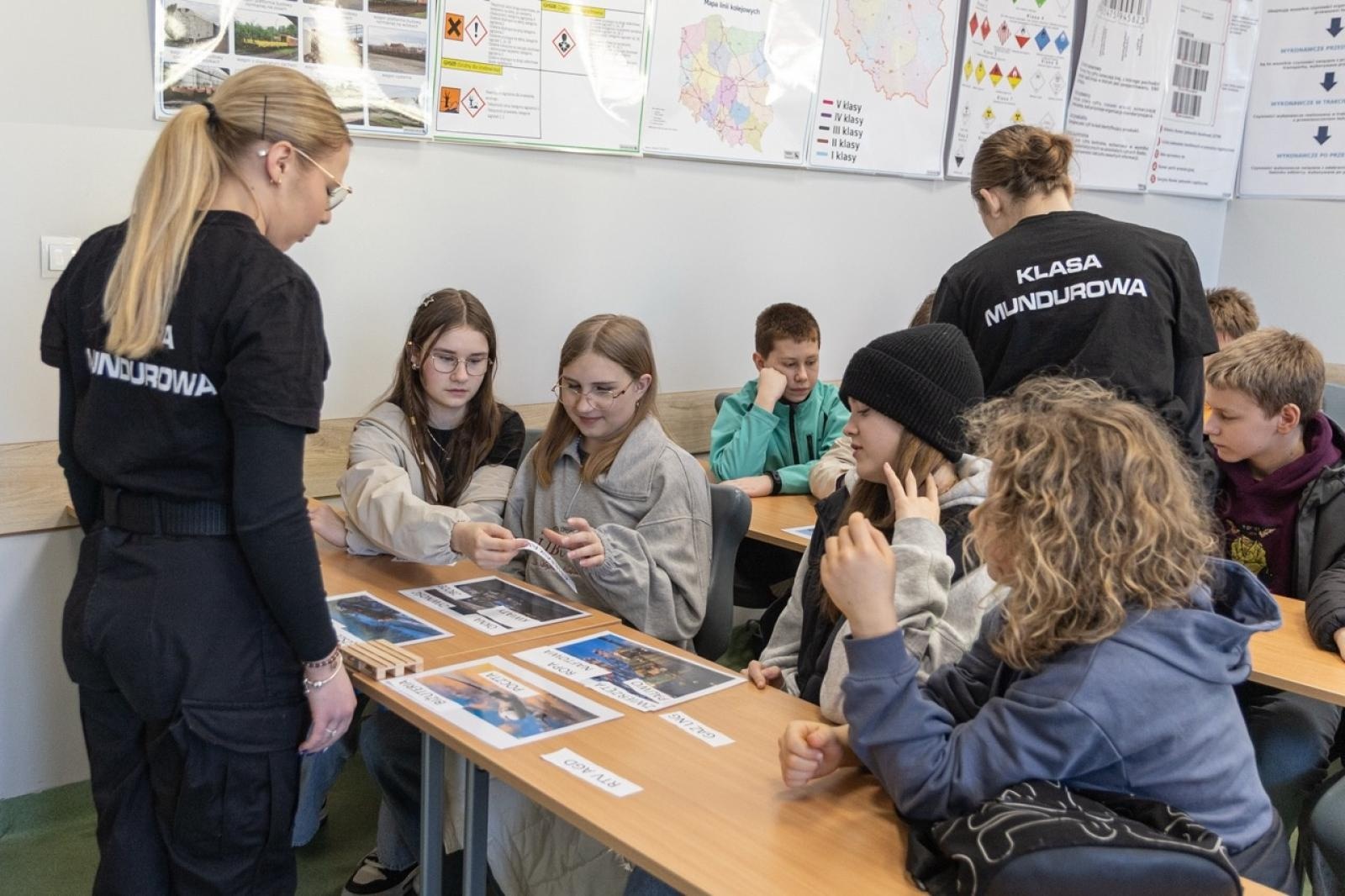 Zdjęcie w galerii na portalu naszraciborz.pl: Wagary z Ekonomikiem – kreatywne powitanie wiosny wiadomości z regionu