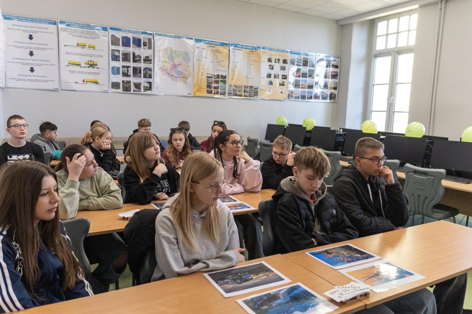 Zdjęcie w galerii na portalu naszraciborz.pl: Wagary z Ekonomikiem – kreatywne powitanie wiosny wiadomości z regionu