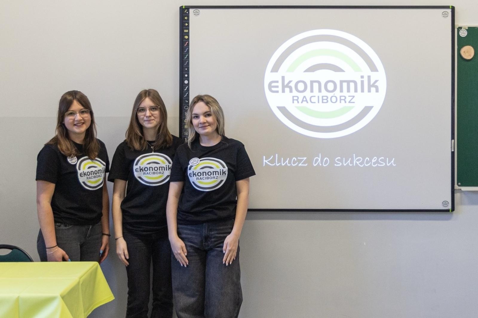 Zdjęcie w galerii na portalu naszraciborz.pl: Wagary z Ekonomikiem – kreatywne powitanie wiosny wiadomości z regionu