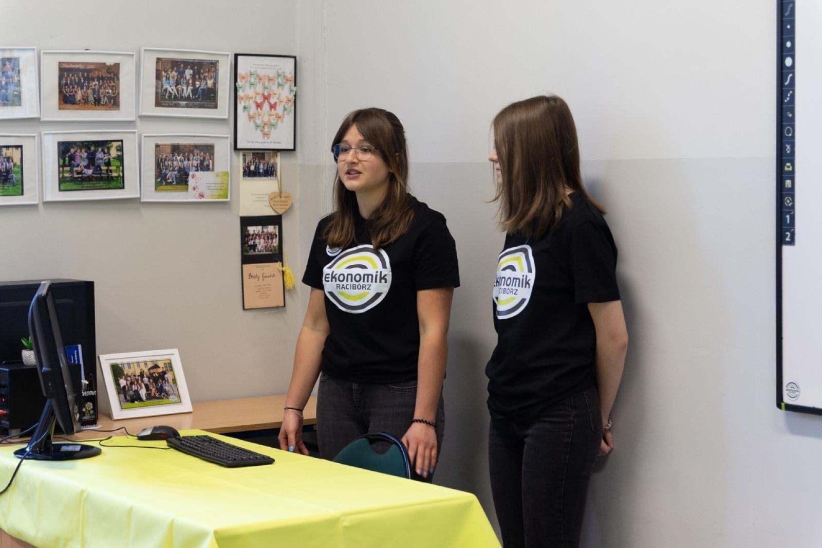 Zdjęcie w galerii na portalu naszraciborz.pl: Wagary z Ekonomikiem – kreatywne powitanie wiosny wiadomości z regionu