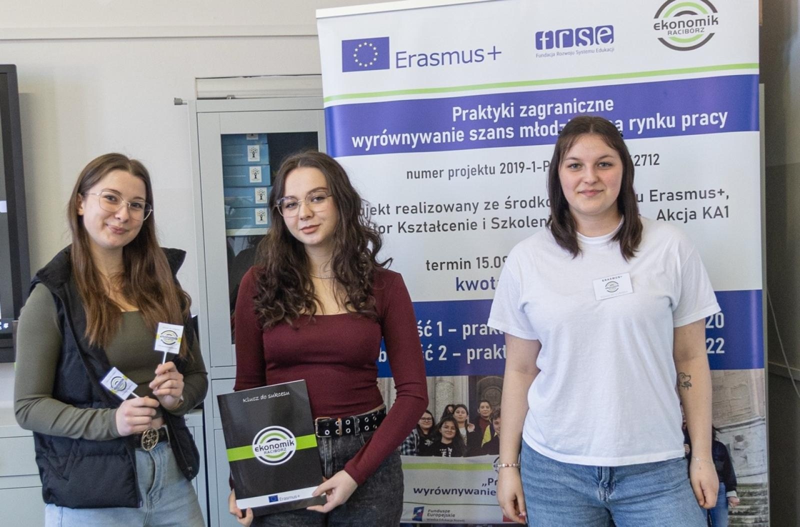 Zdjęcie w galerii na portalu naszraciborz.pl: Wagary z Ekonomikiem – kreatywne powitanie wiosny wiadomości z regionu