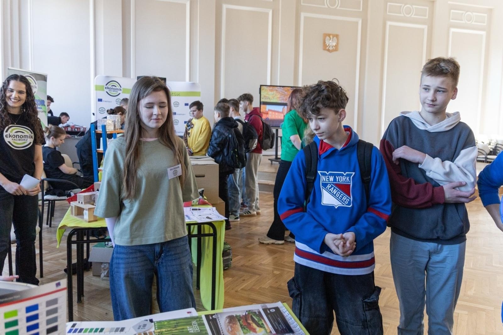 Zdjęcie w galerii na portalu naszraciborz.pl: Wagary z Ekonomikiem – kreatywne powitanie wiosny wiadomości z regionu