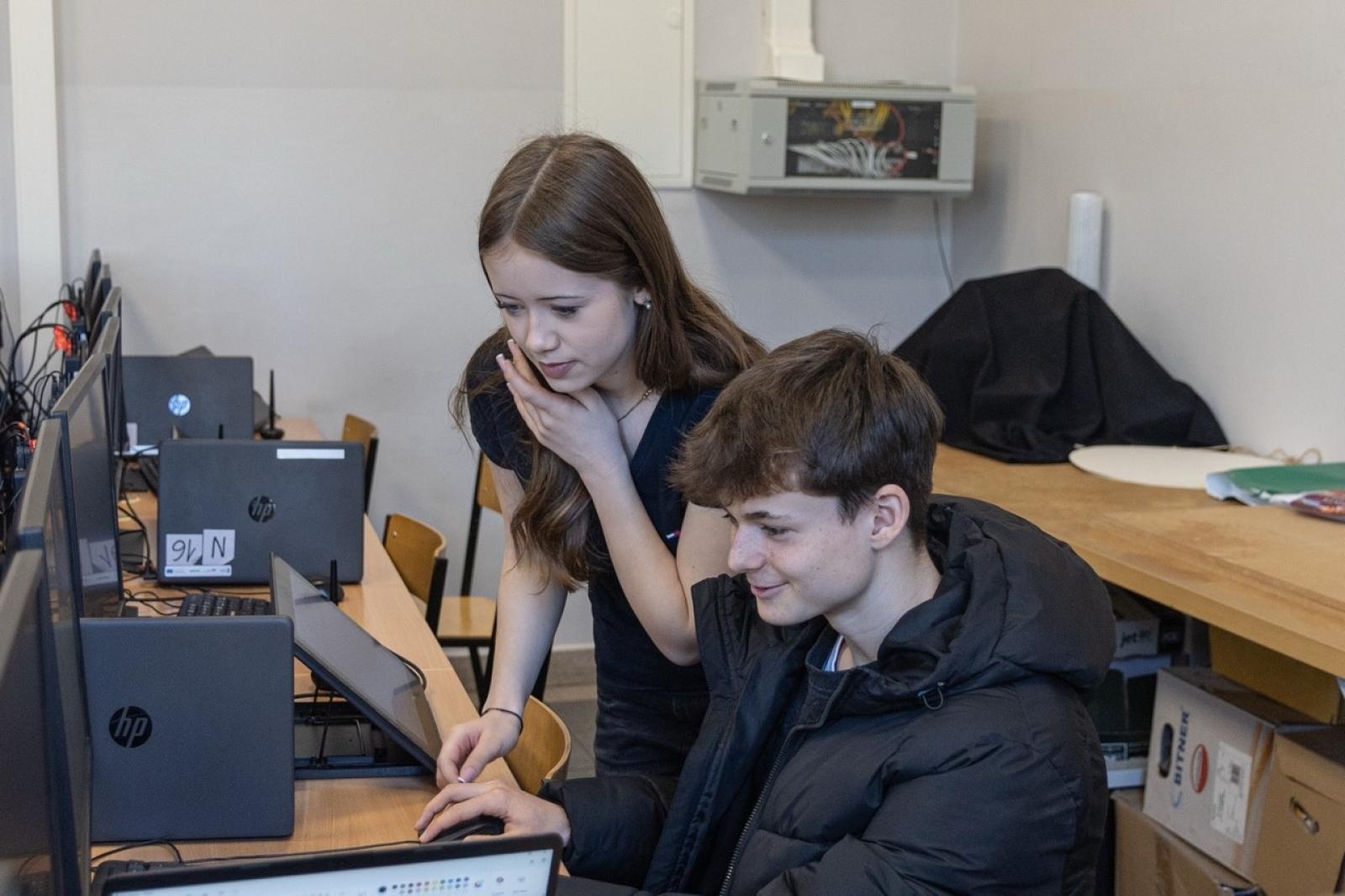 Zdjęcie w galerii na portalu naszraciborz.pl: Wagary z Ekonomikiem – kreatywne powitanie wiosny wiadomości z regionu