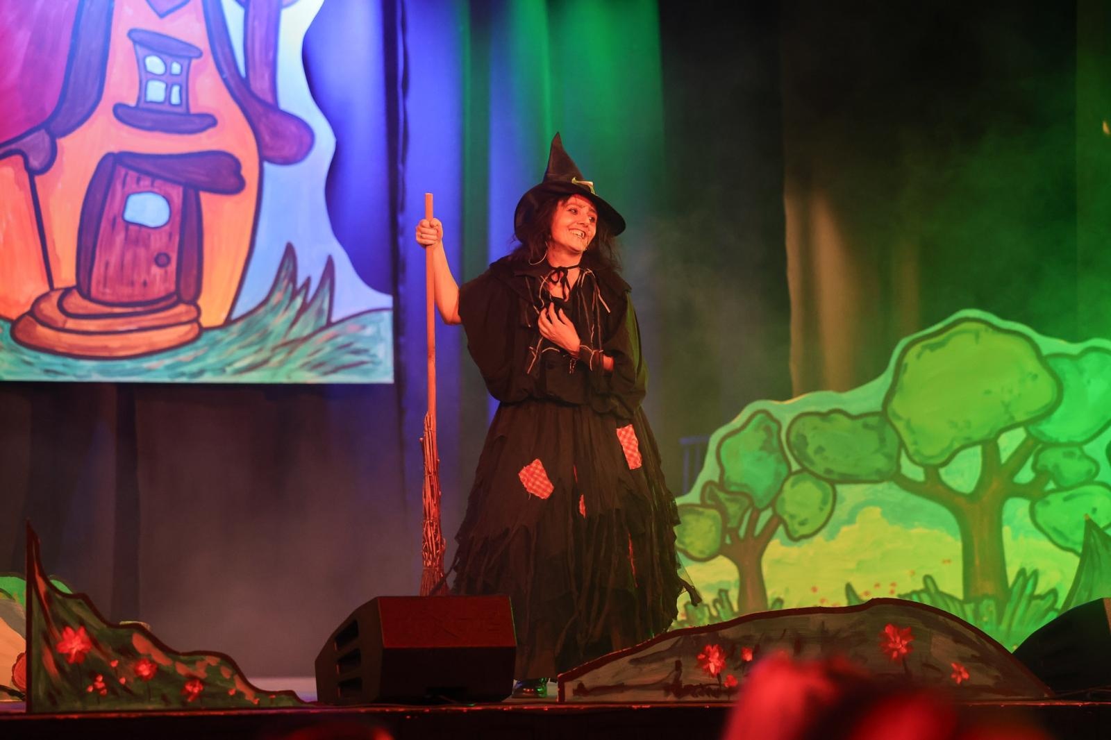 Zdjęcie w galerii na portalu naszraciborz.pl: Szkoły i przedszkola w bajkowej przygodzie Jasia i Małgosi wiadomości z regionu