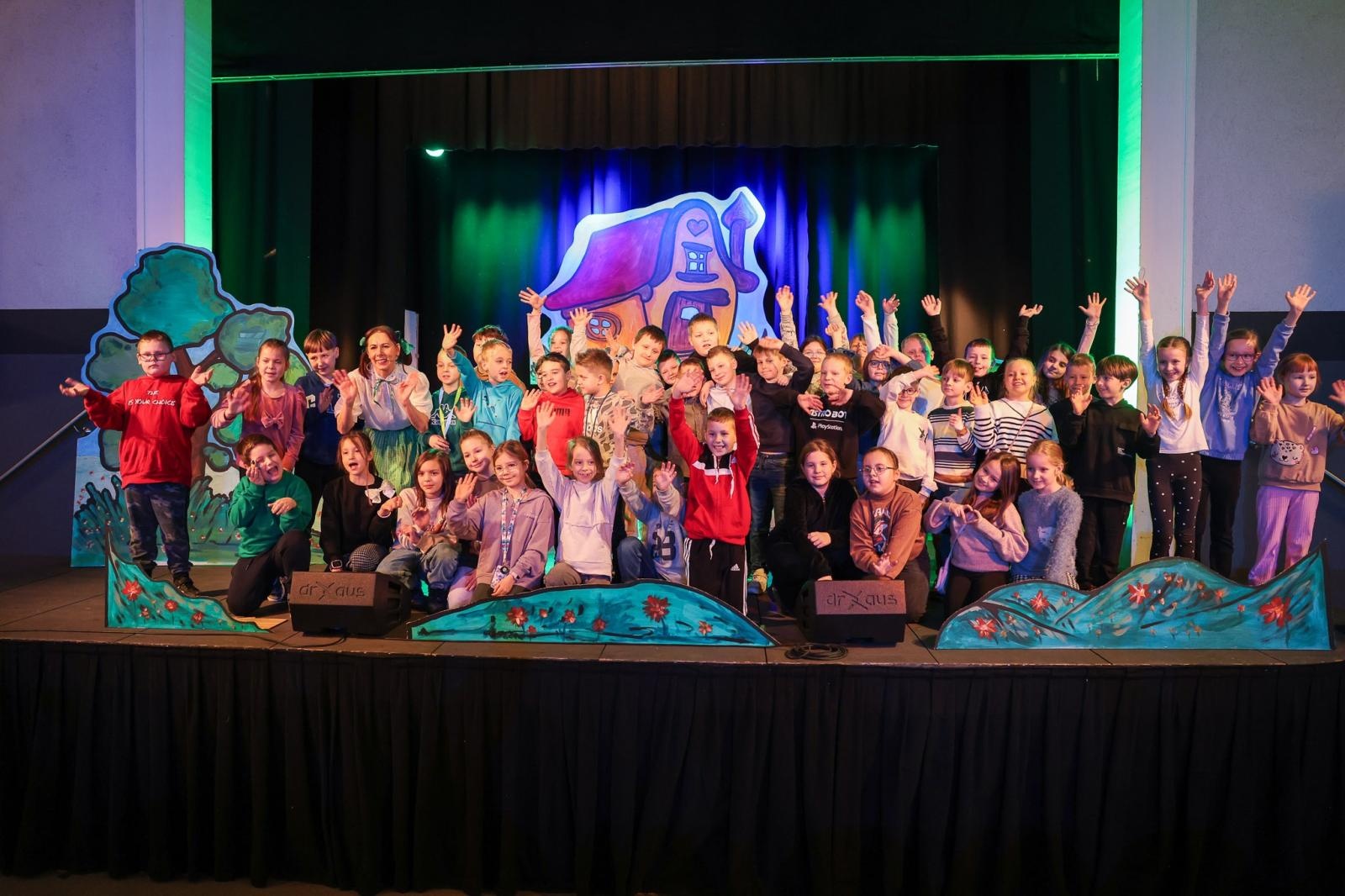 Zdjęcie w galerii na portalu naszraciborz.pl: Szkoły i przedszkola w bajkowej przygodzie Jasia i Małgosi wiadomości z regionu