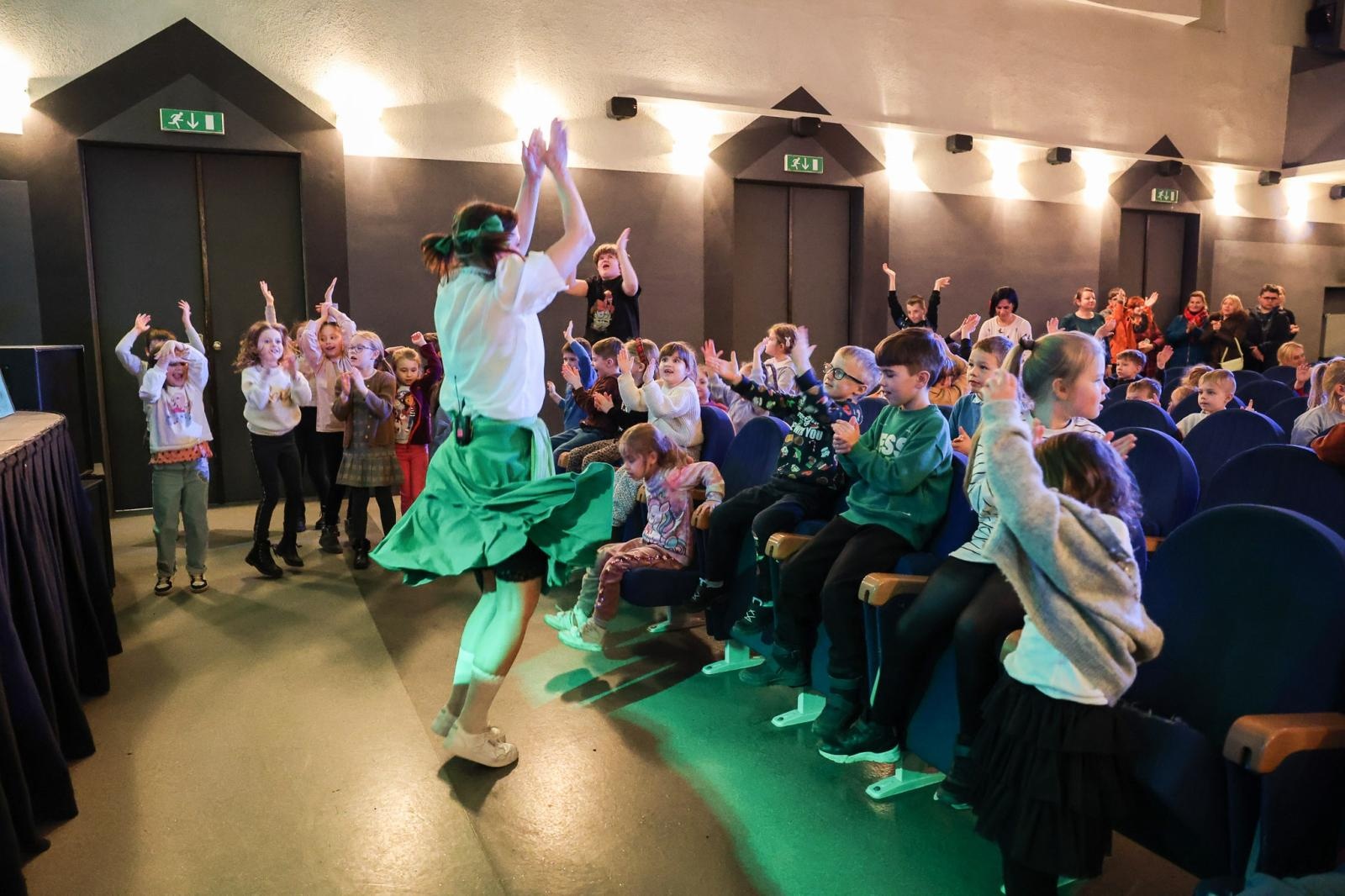 Zdjęcie w galerii na portalu naszraciborz.pl: Szkoły i przedszkola w bajkowej przygodzie Jasia i Małgosi wiadomości z regionu