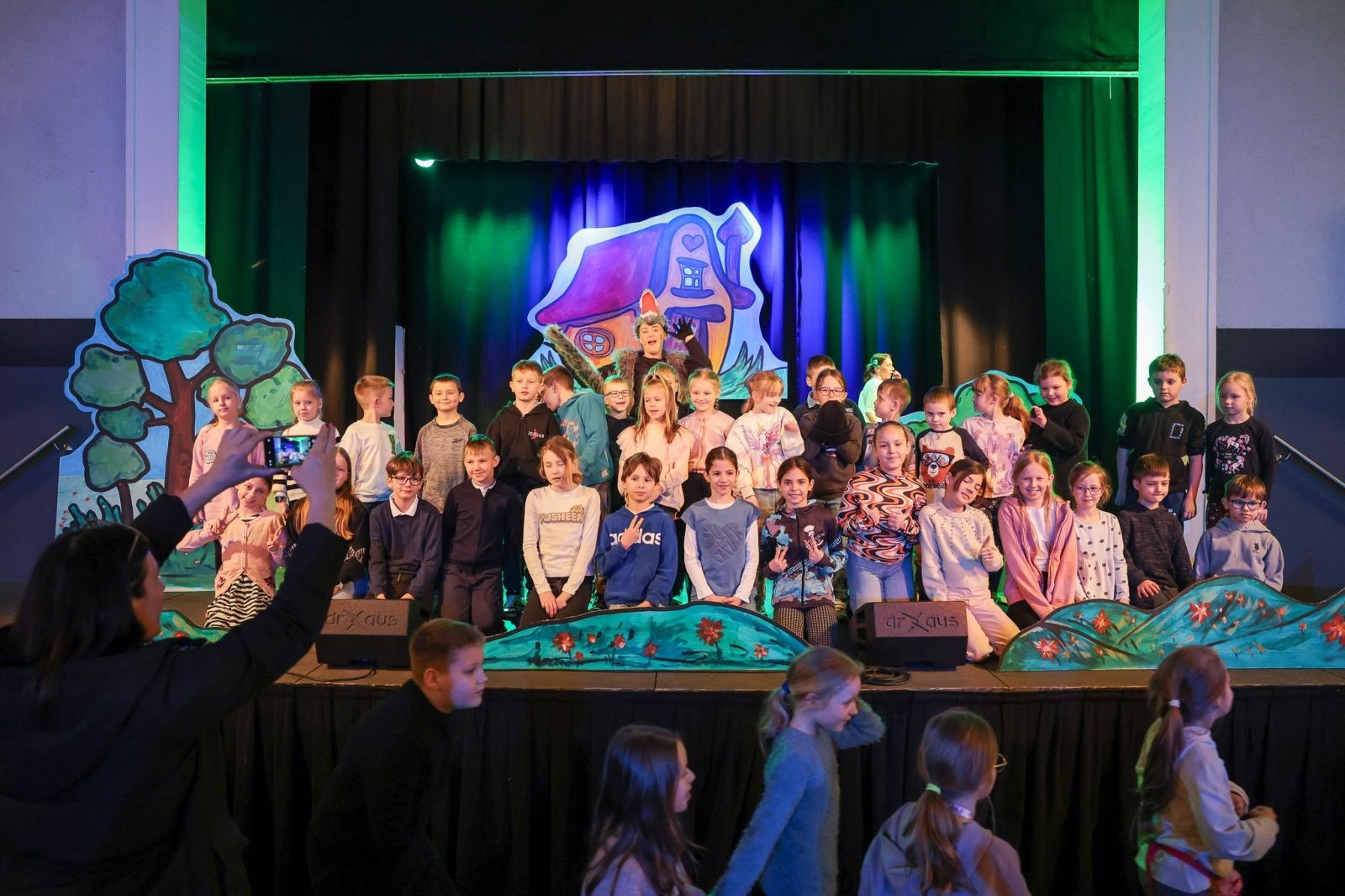 Zdjęcie w galerii na portalu naszraciborz.pl: Szkoły i przedszkola w bajkowej przygodzie Jasia i Małgosi wiadomości z regionu