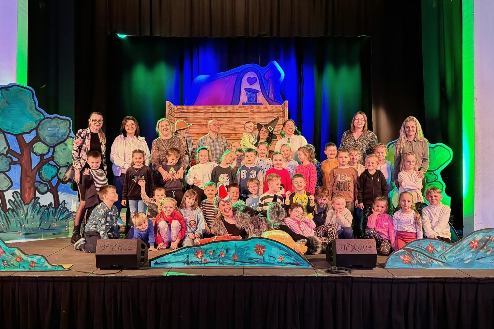 Zdjęcie w galerii na portalu naszraciborz.pl: Szkoły i przedszkola w bajkowej przygodzie Jasia i Małgosi wiadomości z regionu