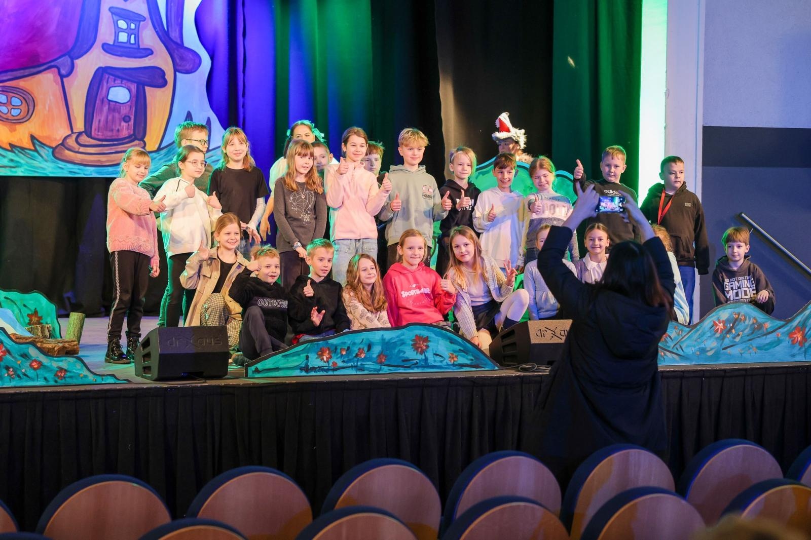 Zdjęcie w galerii na portalu naszraciborz.pl: Szkoły i przedszkola w bajkowej przygodzie Jasia i Małgosi wiadomości z regionu