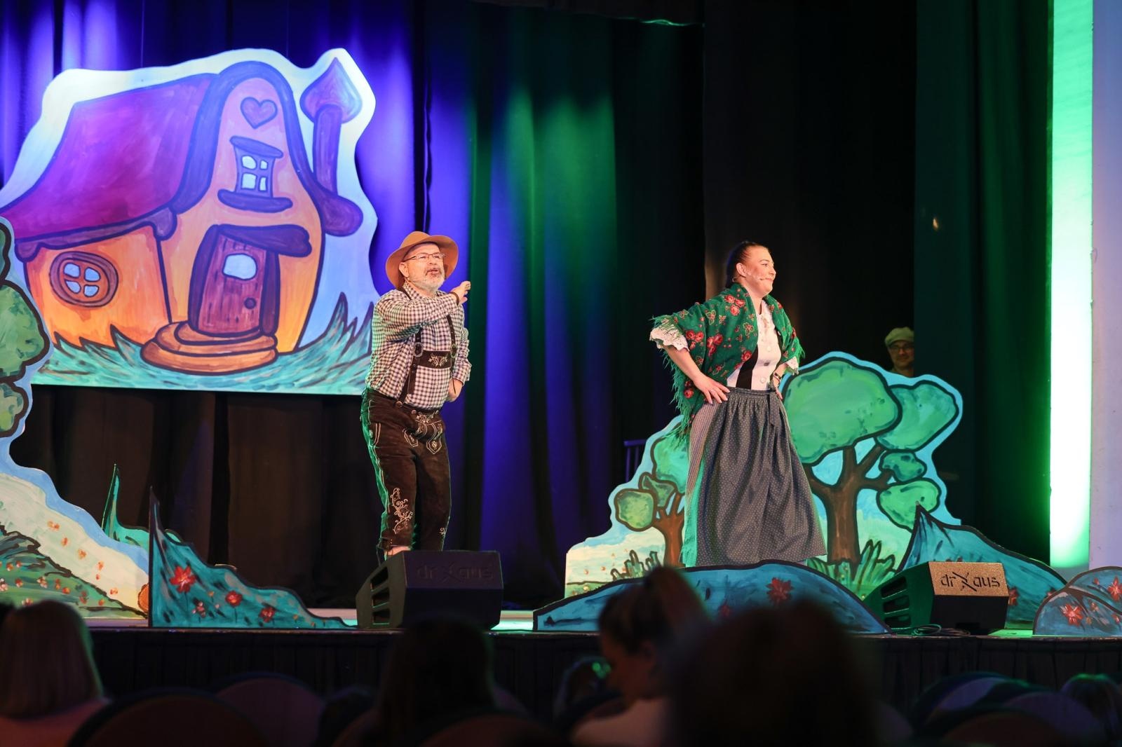 Zdjęcie w galerii na portalu naszraciborz.pl: Szkoły i przedszkola w bajkowej przygodzie Jasia i Małgosi wiadomości z regionu