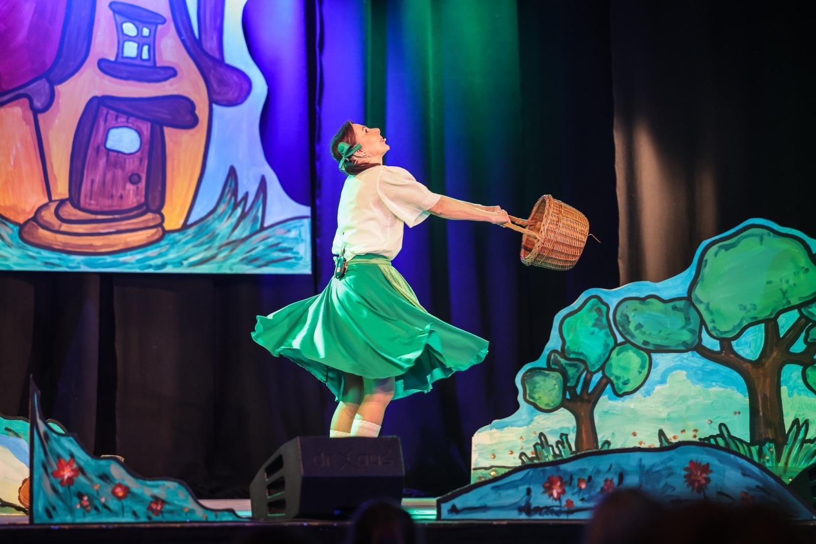 Zdjęcie w galerii na portalu naszraciborz.pl: Szkoły i przedszkola w bajkowej przygodzie Jasia i Małgosi wiadomości z regionu