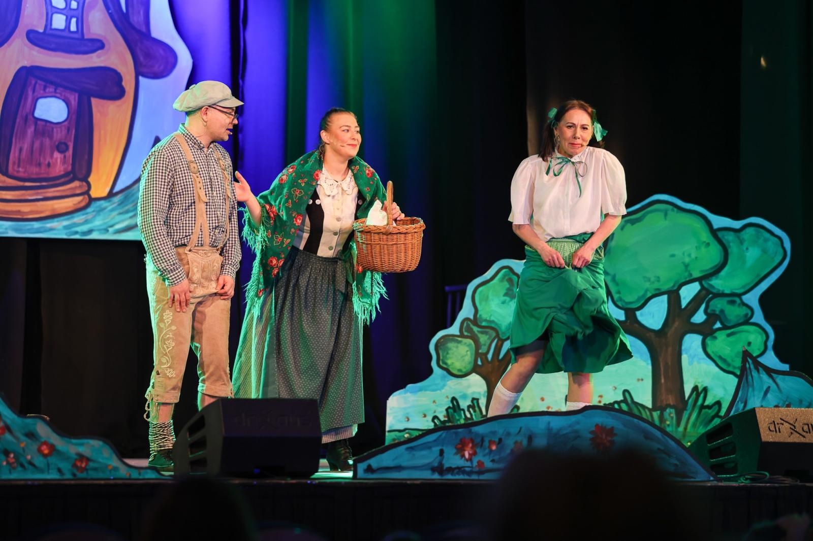 Zdjęcie w galerii na portalu naszraciborz.pl: Szkoły i przedszkola w bajkowej przygodzie Jasia i Małgosi wiadomości z regionu