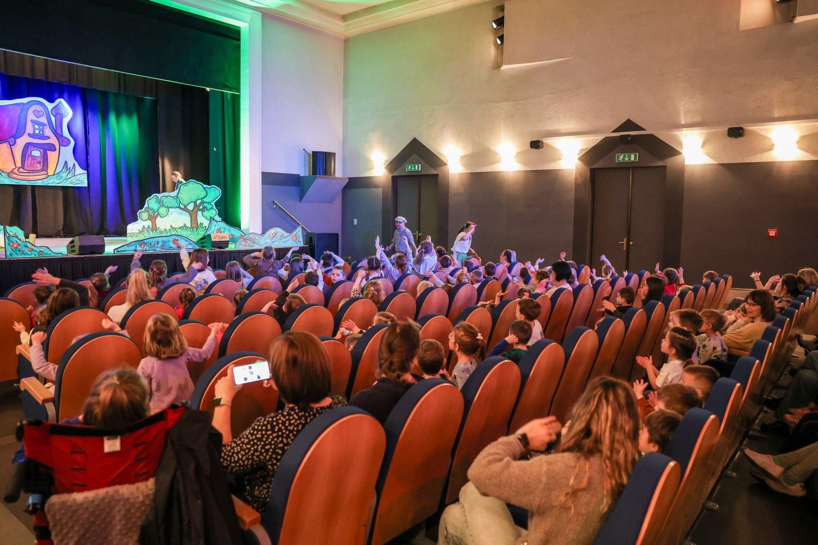 Zdjęcie w galerii na portalu naszraciborz.pl: Szkoły i przedszkola w bajkowej przygodzie Jasia i Małgosi wiadomości z regionu