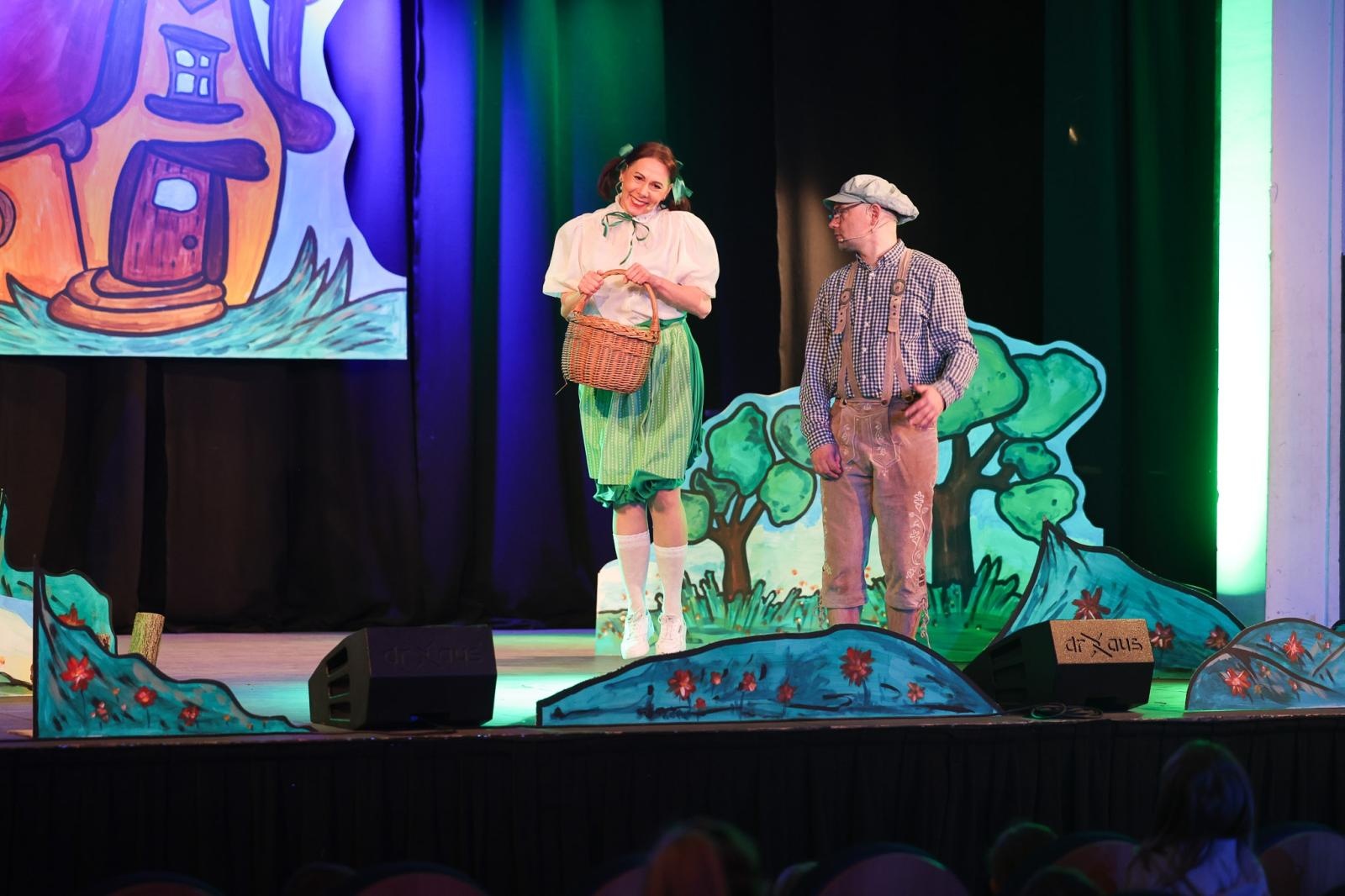 Zdjęcie w galerii na portalu naszraciborz.pl: Szkoły i przedszkola w bajkowej przygodzie Jasia i Małgosi wiadomości z regionu