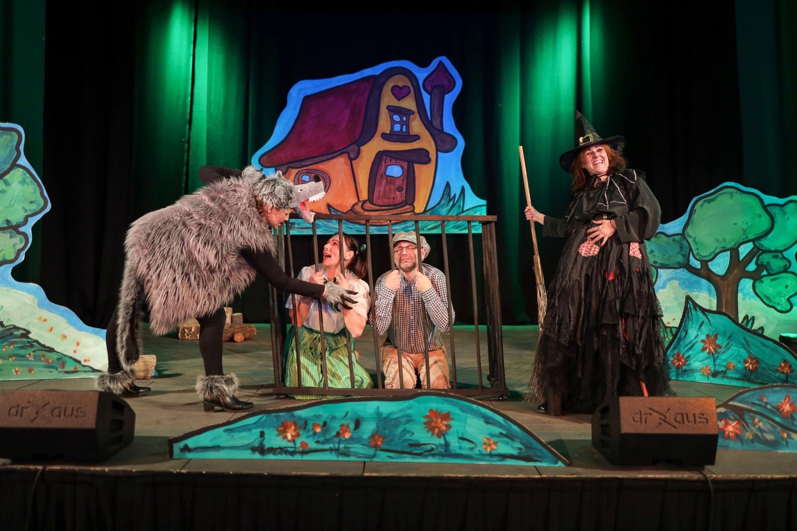 Zdjęcie w galerii na portalu naszraciborz.pl: Szkoły i przedszkola w bajkowej przygodzie Jasia i Małgosi wiadomości z regionu