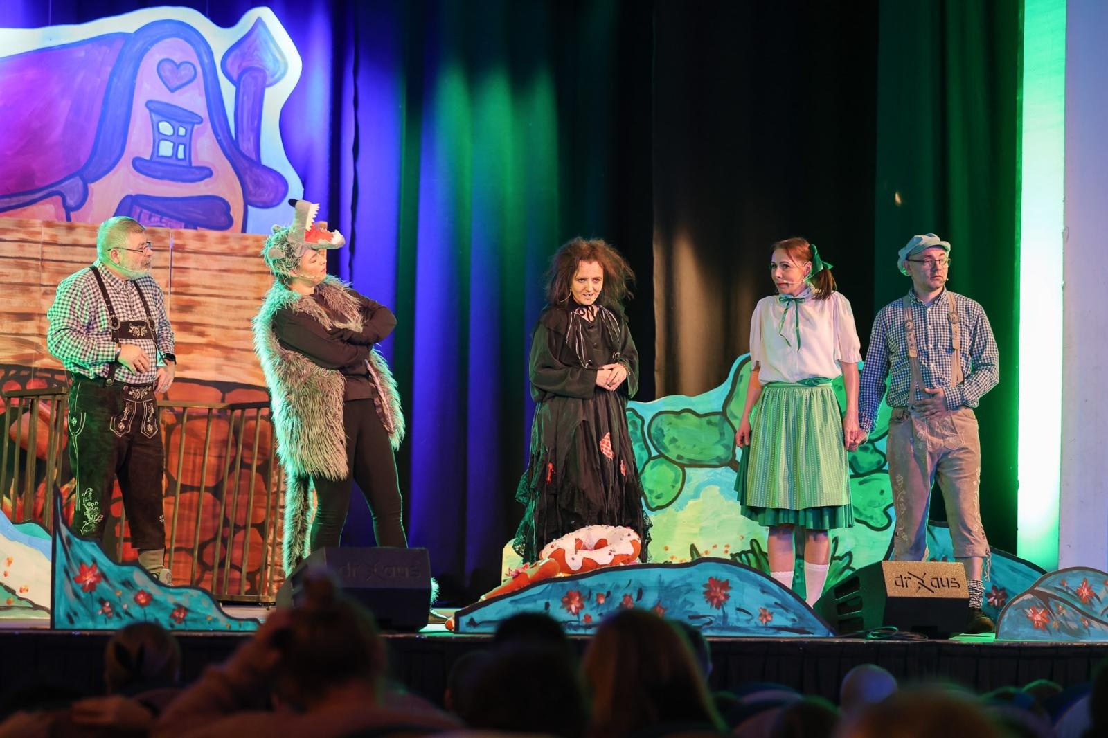 Zdjęcie w galerii na portalu naszraciborz.pl: Szkoły i przedszkola w bajkowej przygodzie Jasia i Małgosi wiadomości z regionu