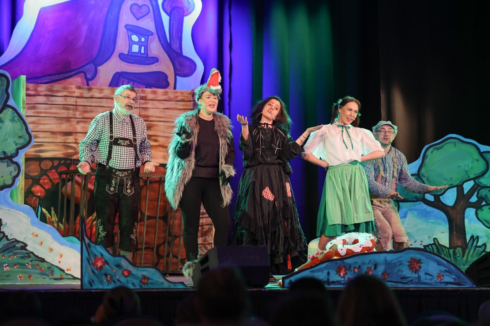 Zdjęcie w galerii na portalu naszraciborz.pl: Szkoły i przedszkola w bajkowej przygodzie Jasia i Małgosi wiadomości z regionu