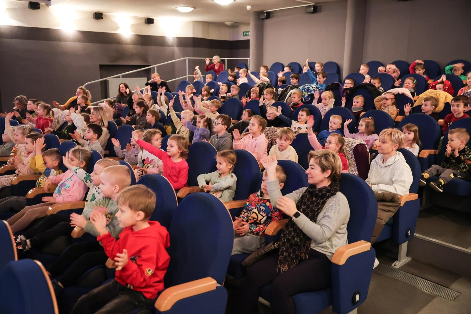 Zdjęcie w galerii na portalu naszraciborz.pl: Szkoły i przedszkola w bajkowej przygodzie Jasia i Małgosi wiadomości z regionu