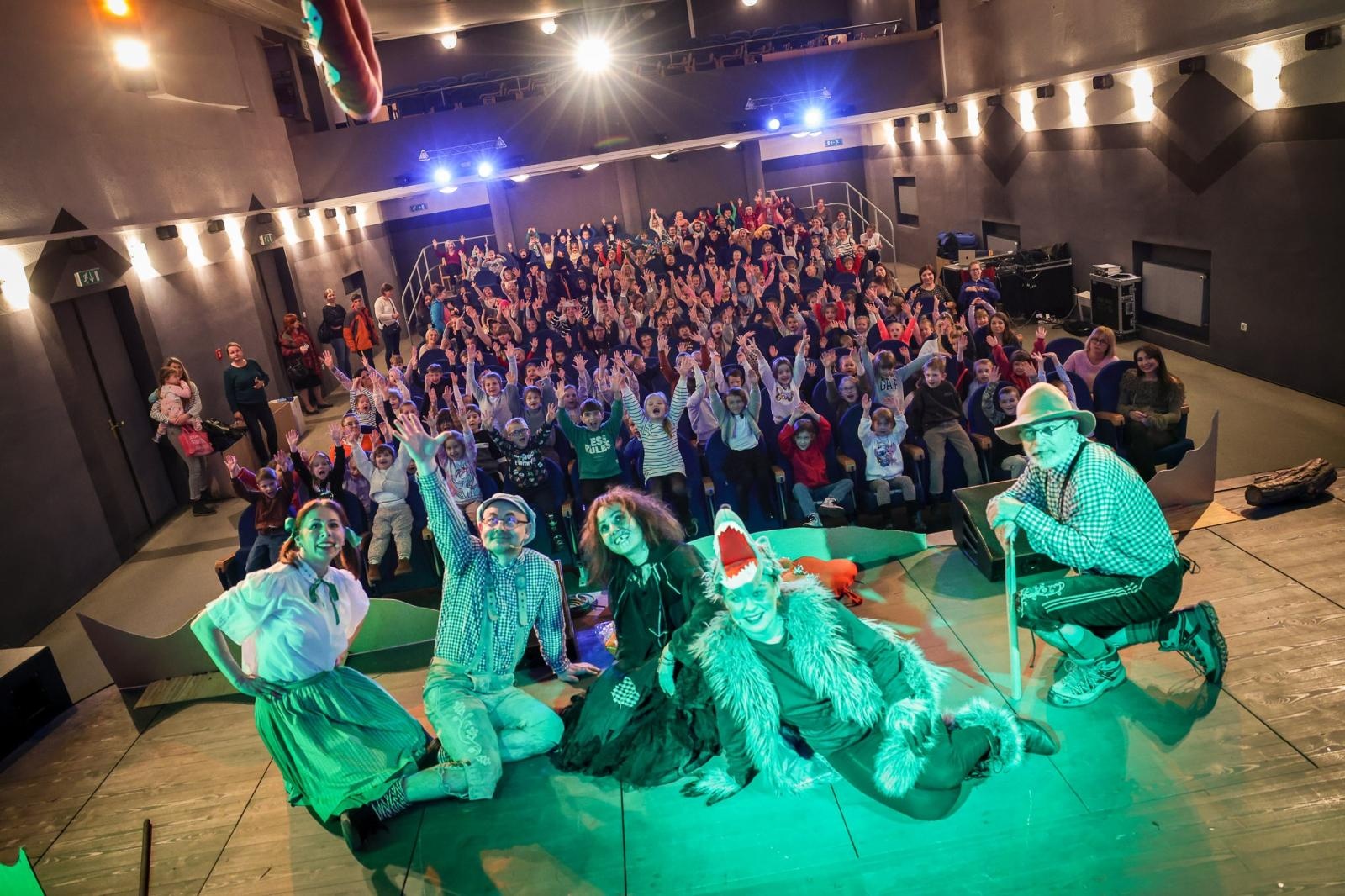 Zdjęcie w galerii na portalu naszraciborz.pl: Szkoły i przedszkola w bajkowej przygodzie Jasia i Małgosi wiadomości z regionu