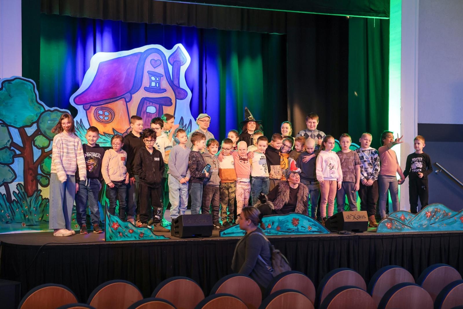 Zdjęcie w galerii na portalu naszraciborz.pl: Szkoły i przedszkola w bajkowej przygodzie Jasia i Małgosi wiadomości z regionu