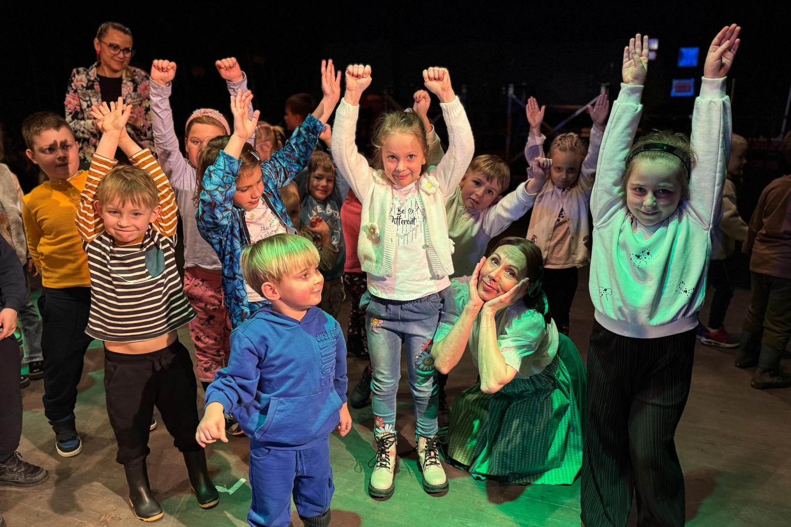 Zdjęcie w galerii na portalu naszraciborz.pl: Szkoły i przedszkola w bajkowej przygodzie Jasia i Małgosi wiadomości z regionu