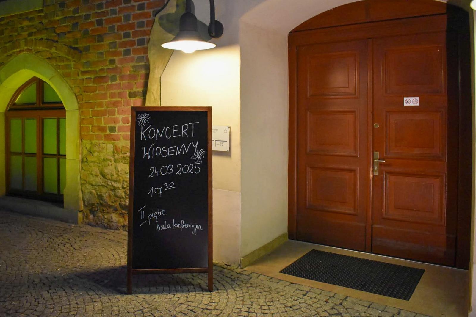 Zdjęcie w galerii na portalu naszraciborz.pl: Wiosenny koncert uczniów Fulnart na Zamku Piastowskim wiadomości z regionu