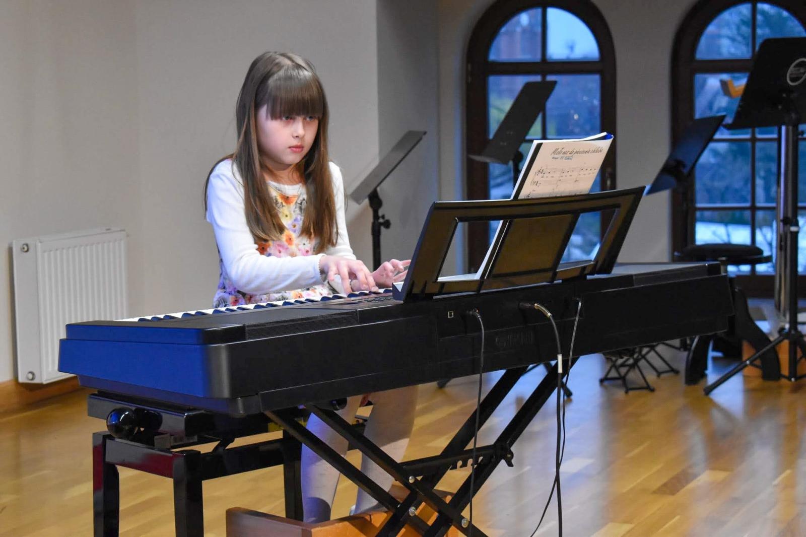 Zdjęcie w galerii na portalu naszraciborz.pl: Wiosenny koncert uczniów Fulnart na Zamku Piastowskim wiadomości z regionu