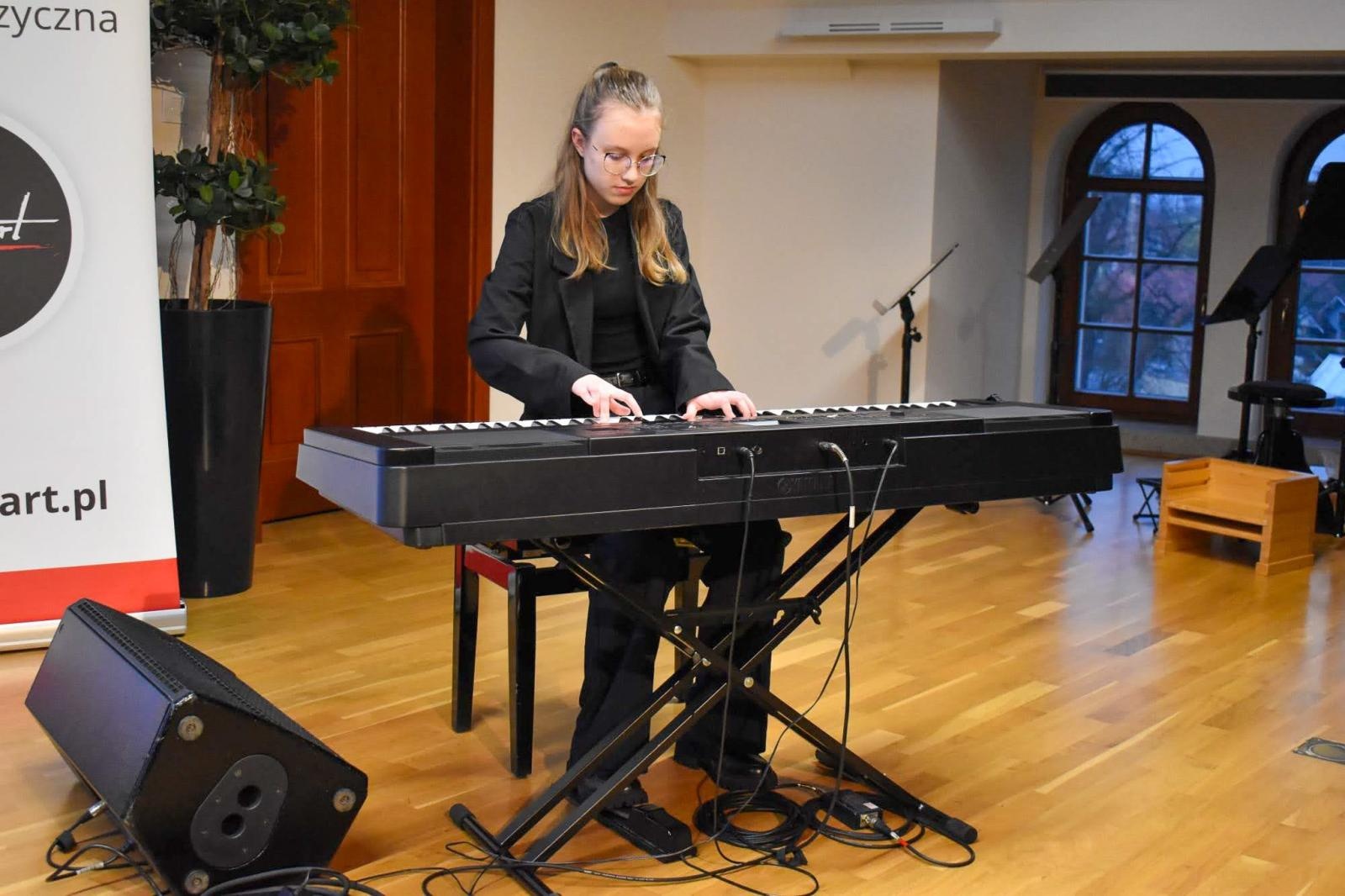 Zdjęcie w galerii na portalu naszraciborz.pl: Wiosenny koncert uczniów Fulnart na Zamku Piastowskim wiadomości z regionu