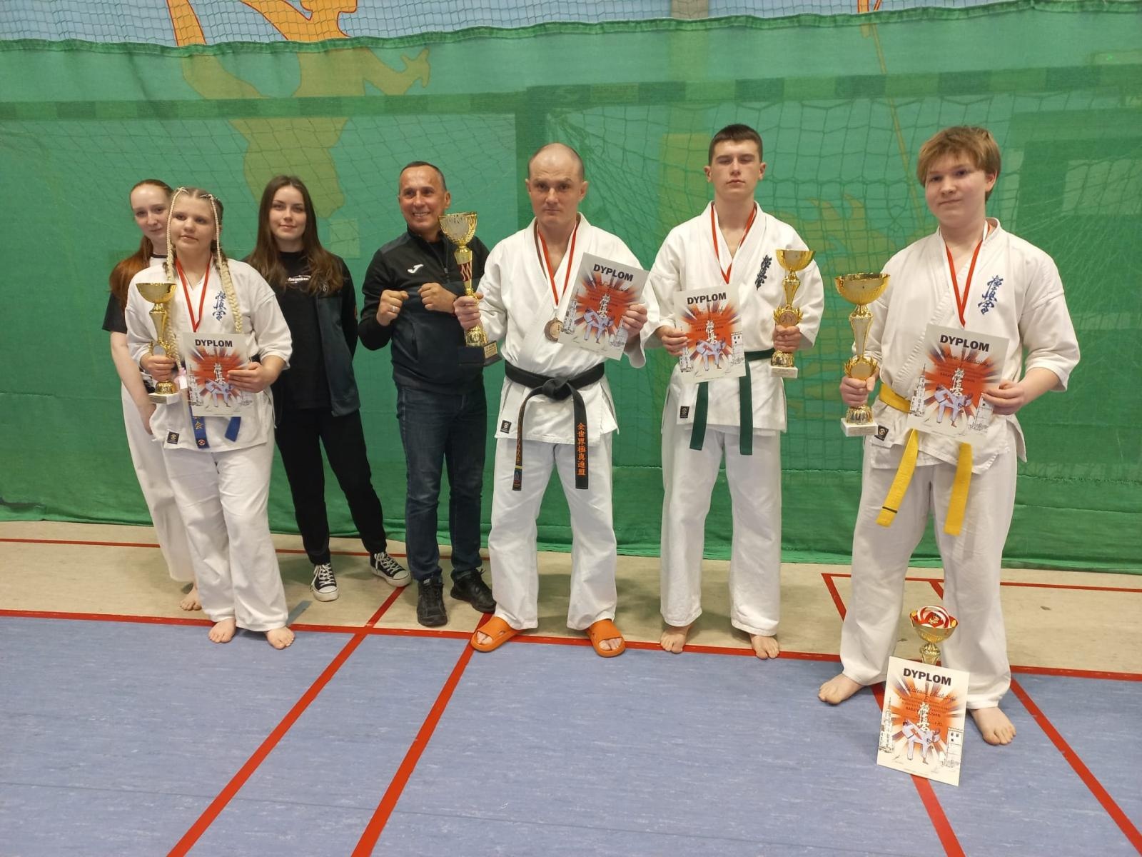 Zdjęcie w galerii na portalu naszraciborz.pl: Udany start raciborskich karateków na mistrzostwach Śląska wiadomości z regionu