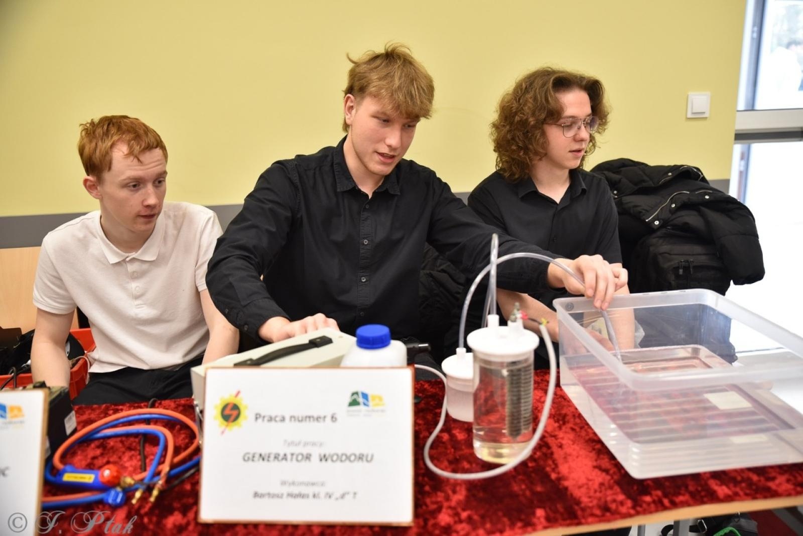 Zdjęcie w galerii na portalu naszraciborz.pl: Konkurs prac uczniowskich w Mechaniku – innowacyjne pomysły młodych techników wiadomości z regionu