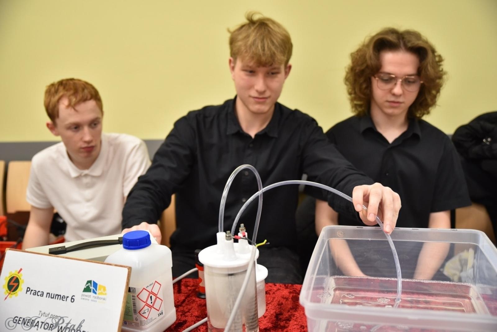 Zdjęcie w galerii na portalu naszraciborz.pl: Konkurs prac uczniowskich w Mechaniku – innowacyjne pomysły młodych techników wiadomości z regionu