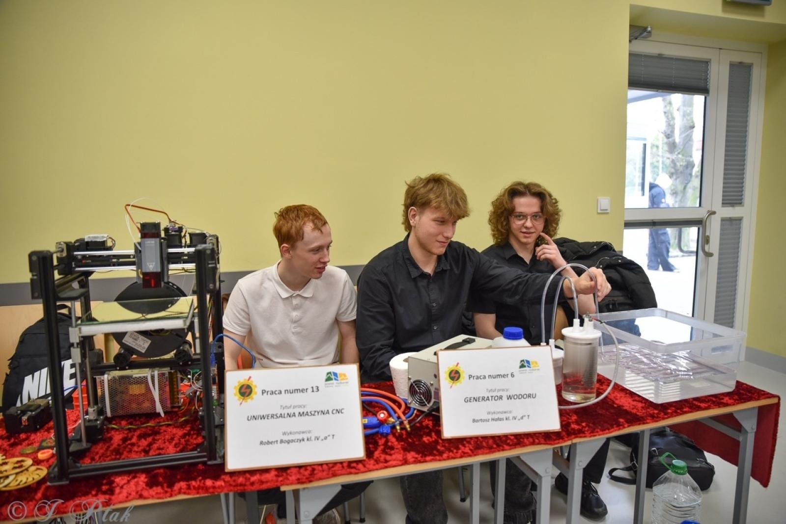 Zdjęcie w galerii na portalu naszraciborz.pl: Konkurs prac uczniowskich w Mechaniku – innowacyjne pomysły młodych techników wiadomości z regionu