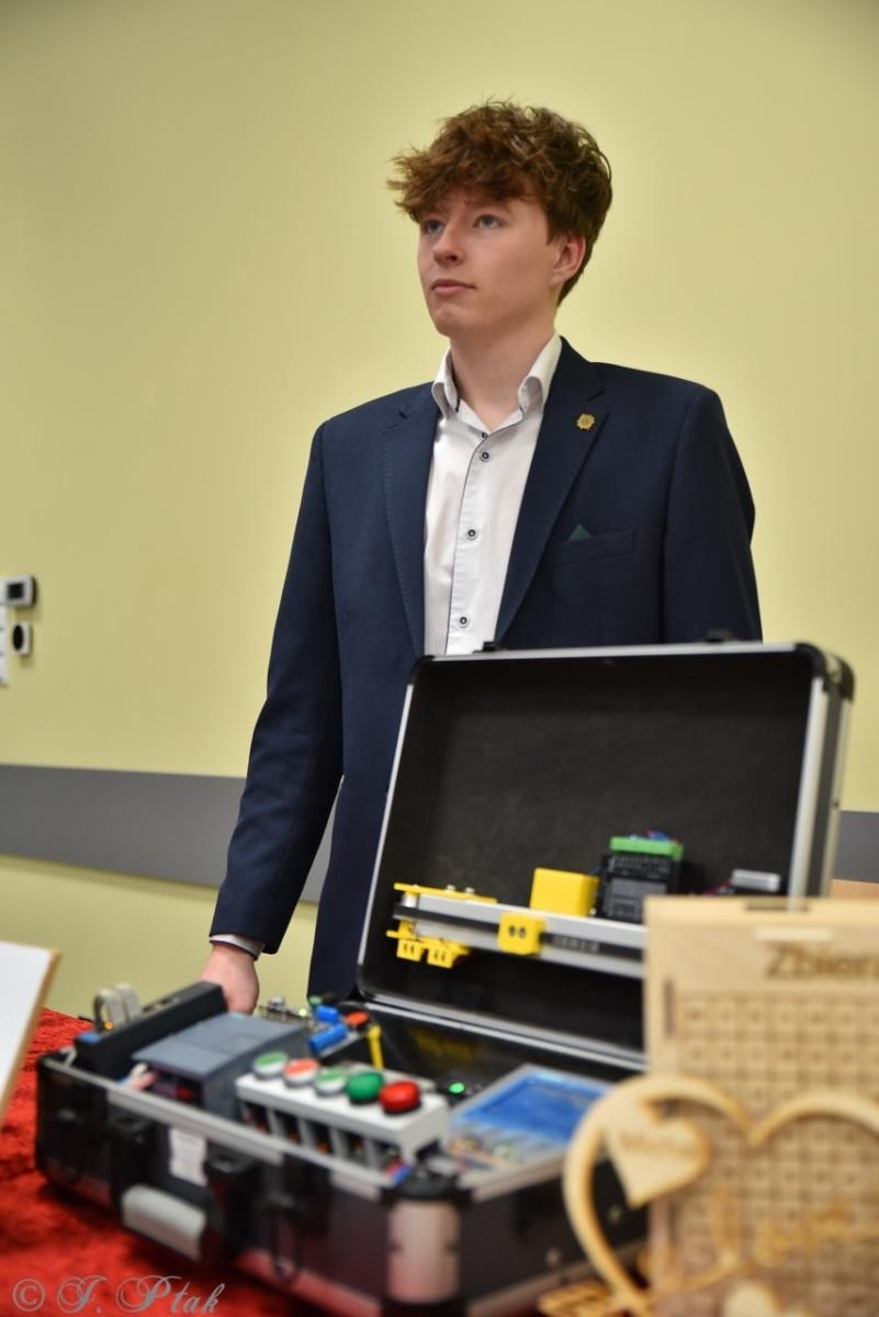 Zdjęcie w galerii na portalu naszraciborz.pl: Konkurs prac uczniowskich w Mechaniku – innowacyjne pomysły młodych techników wiadomości z regionu