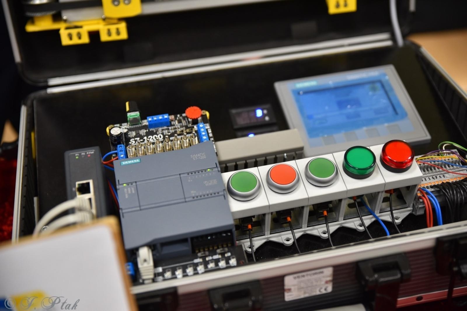 Zdjęcie w galerii na portalu naszraciborz.pl: Konkurs prac uczniowskich w Mechaniku – innowacyjne pomysły młodych techników wiadomości z regionu