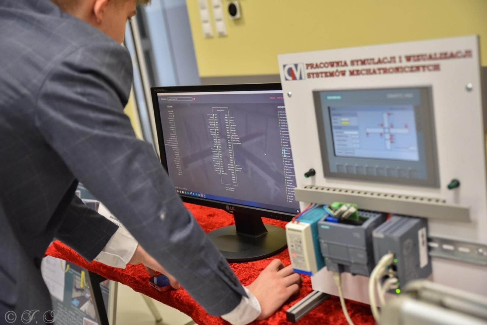 Zdjęcie w galerii na portalu naszraciborz.pl: Konkurs prac uczniowskich w Mechaniku – innowacyjne pomysły młodych techników wiadomości z regionu