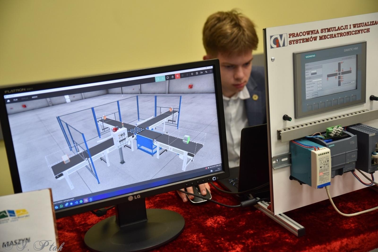 Zdjęcie w galerii na portalu naszraciborz.pl: Konkurs prac uczniowskich w Mechaniku – innowacyjne pomysły młodych techników wiadomości z regionu