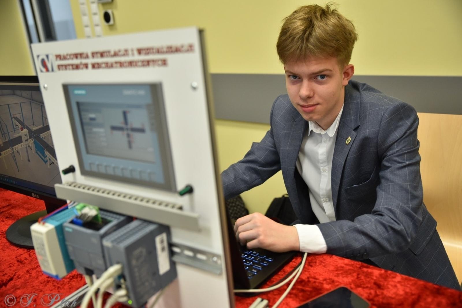 Zdjęcie w galerii na portalu naszraciborz.pl: Konkurs prac uczniowskich w Mechaniku – innowacyjne pomysły młodych techników wiadomości z regionu